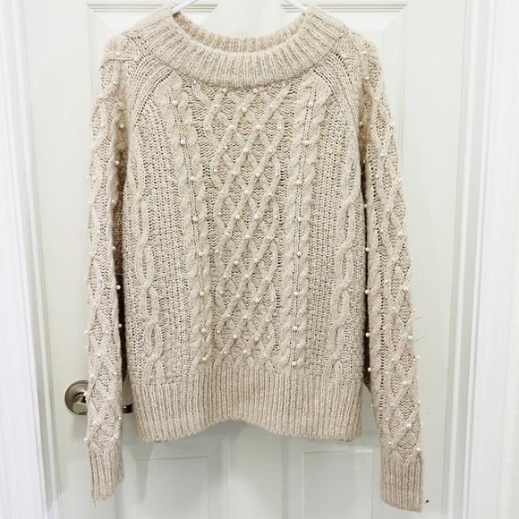 H&M Sweaters - H&M Womens Oversized Cream Cable Knit Sweater W/Faux Pearls New Condition Sz XXL
